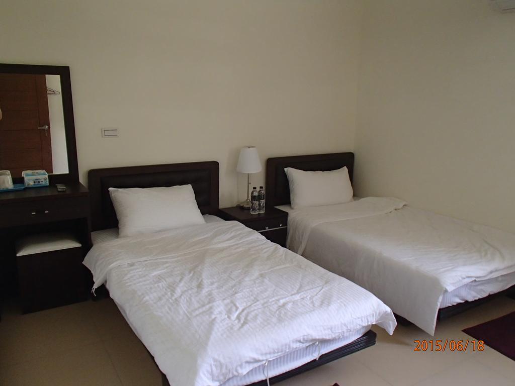 成功民宿 Km Bed And Breakfast Jinhu Bagian luar foto