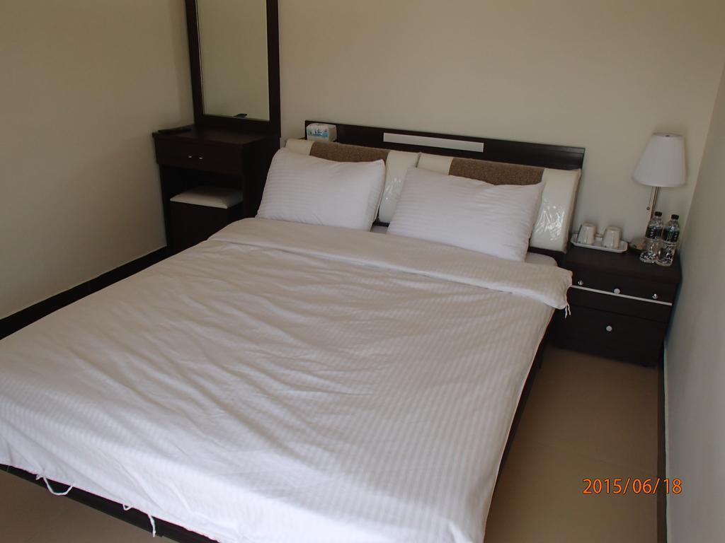 成功民宿 Km Bed And Breakfast Jinhu Bagian luar foto
