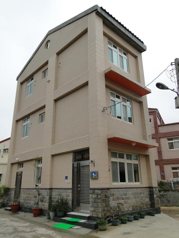 成功民宿 Km Bed And Breakfast Jinhu Bagian luar foto